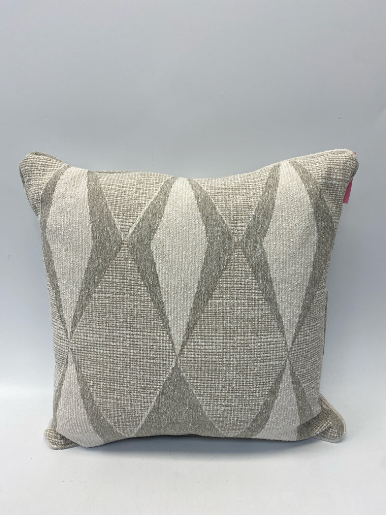 Gray/Cream Diamond Print Pillow