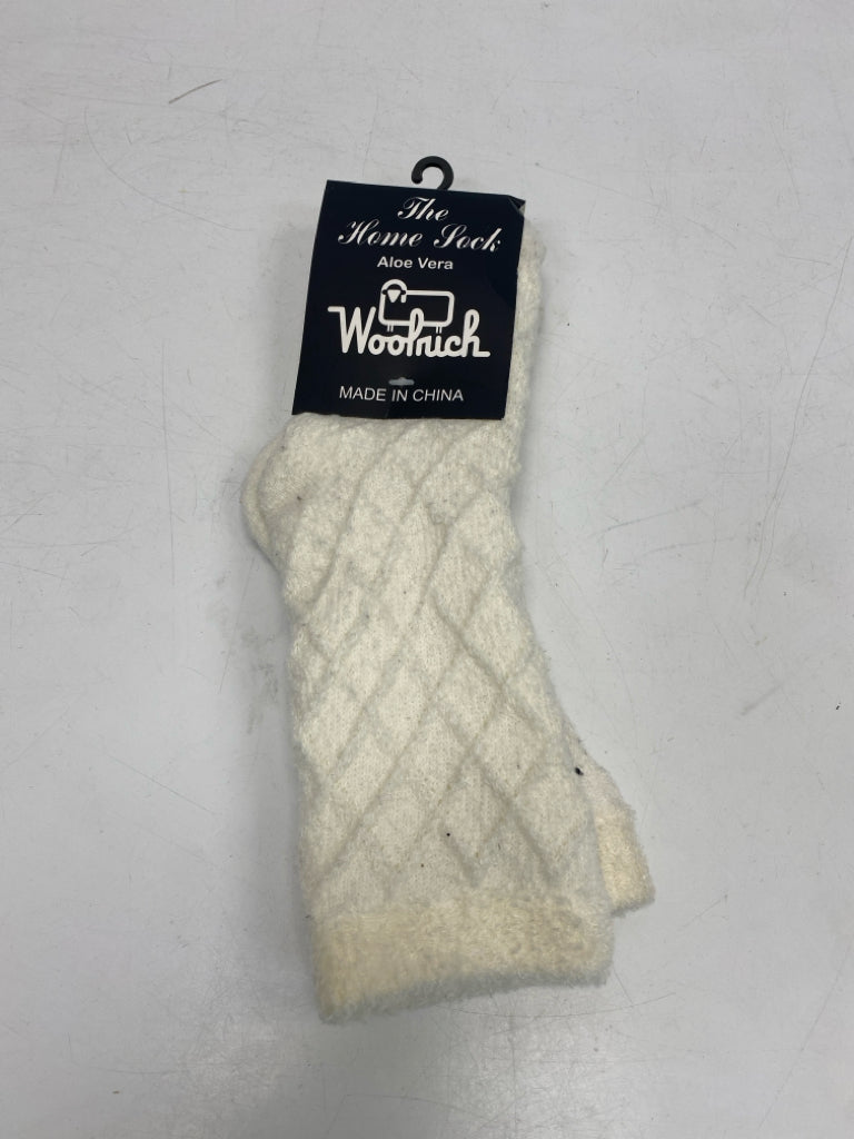 NEW Woolrich Cream Socks