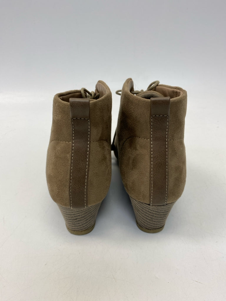 US Shoe Size 8.5 Brown Lace-up Boots