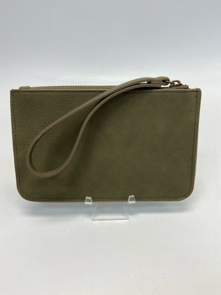 Universal Thread Olive Wristlet