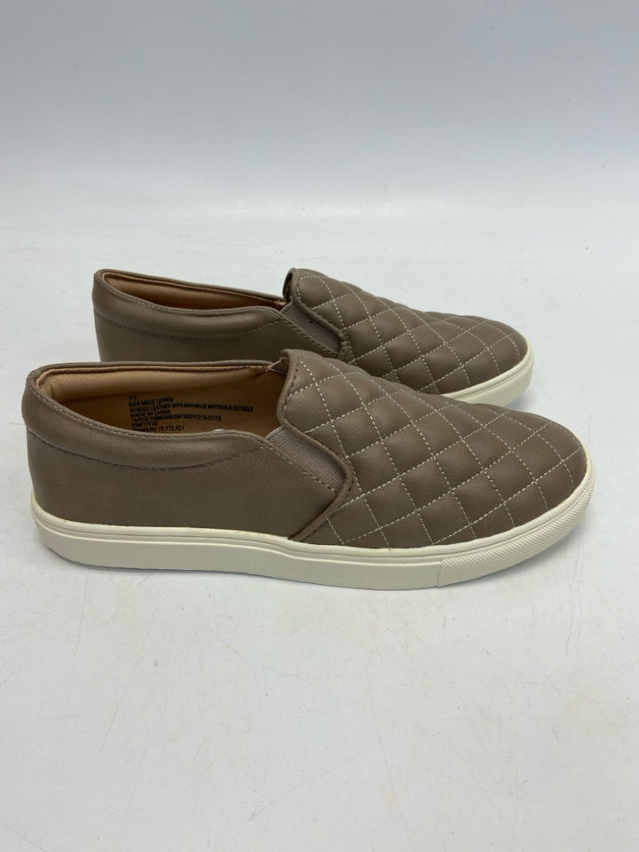 NWT a new day  Size 7.5 Brown Quilted Sneakers