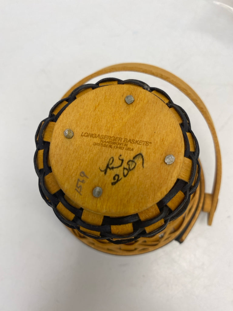 NWOT Longaberger 2007 Collector Club May Series Daisy Basket