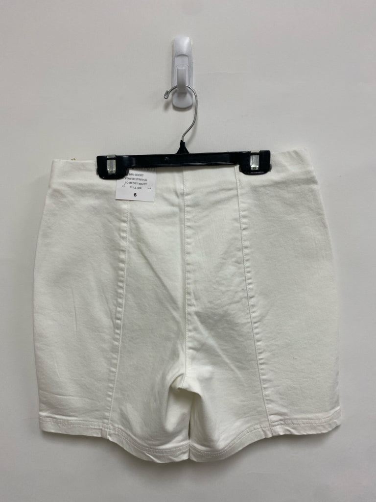 NWT intro. Size 6 White Pull-on Ladies Shorts