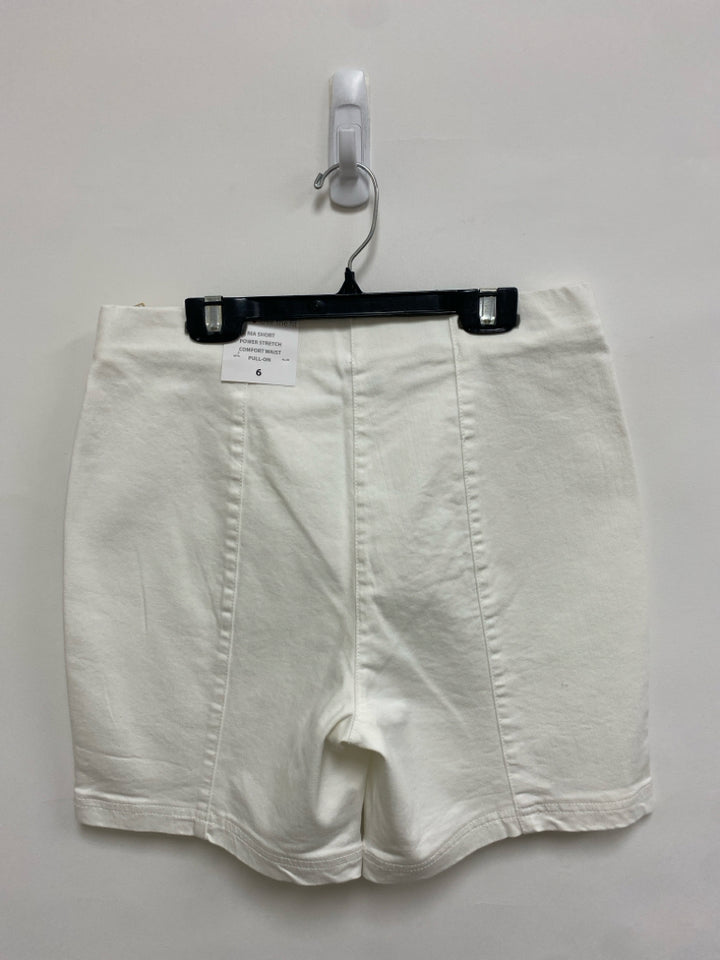 NWT intro. Size 6 White Pull-on Ladies Shorts