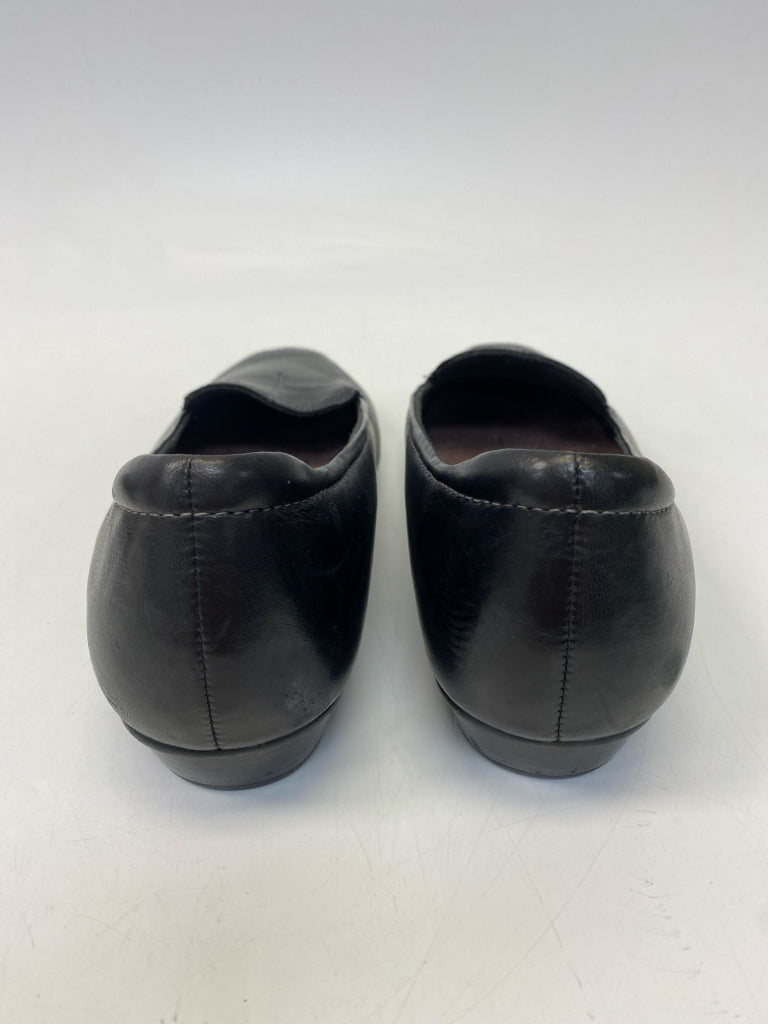 Clarks  Size 9.5 Black Flats