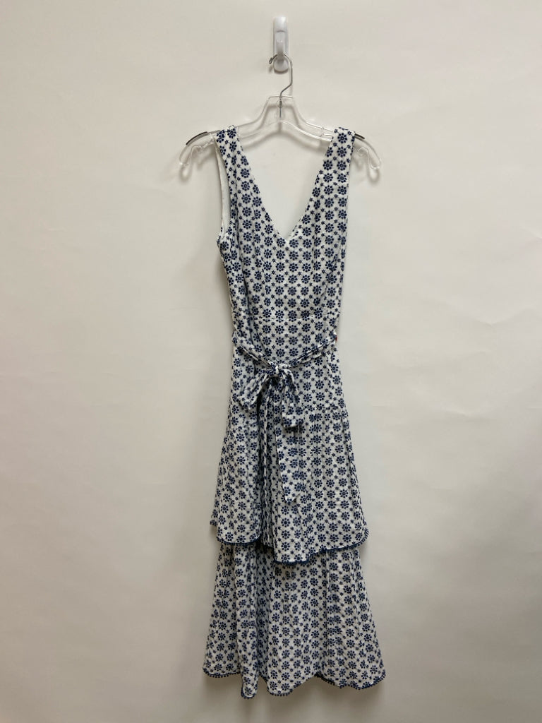 Taylor Size 8 White Dark Blue Flowers Sleeveless Embroidered Ladies Dress