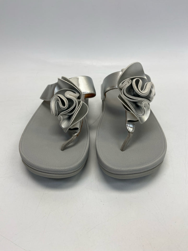 NWOT Fit Flop  Size 9 Silver Sandals