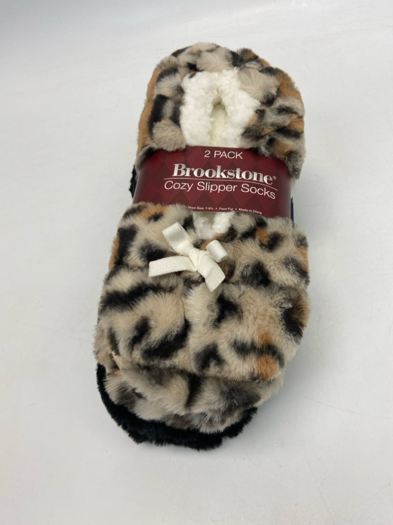 Brookstone  Size 7 Black Animal Print Slippers