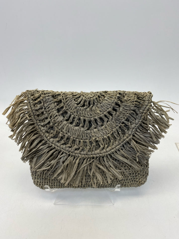 Mar y sol Gray Woven Straw Clutch