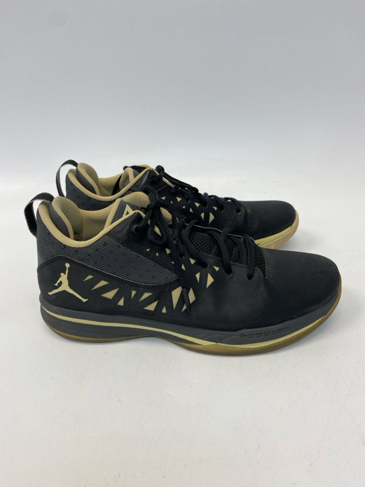 Nike Size 12 Black Gold Lace-Up Men&
