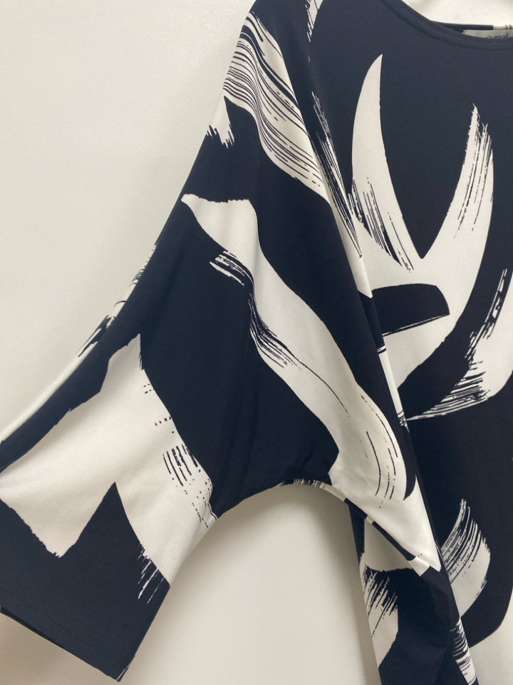 Sympli Size 10 Black/White Abstract Batwing Ladies Top