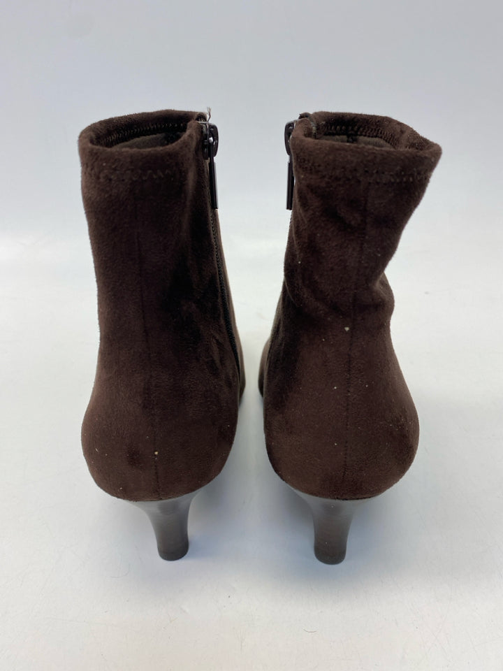 NWOT US Size 8 Brown Side Zipper Suede Boots