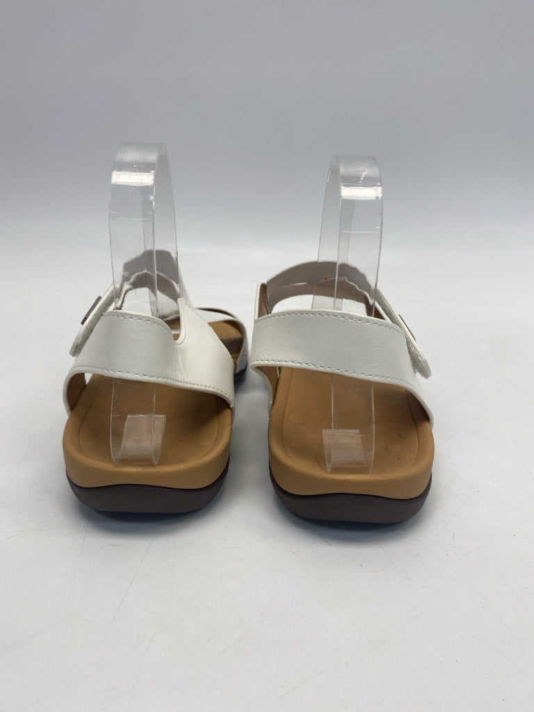 NWOT My Soft  Size 8.5 White Sandals