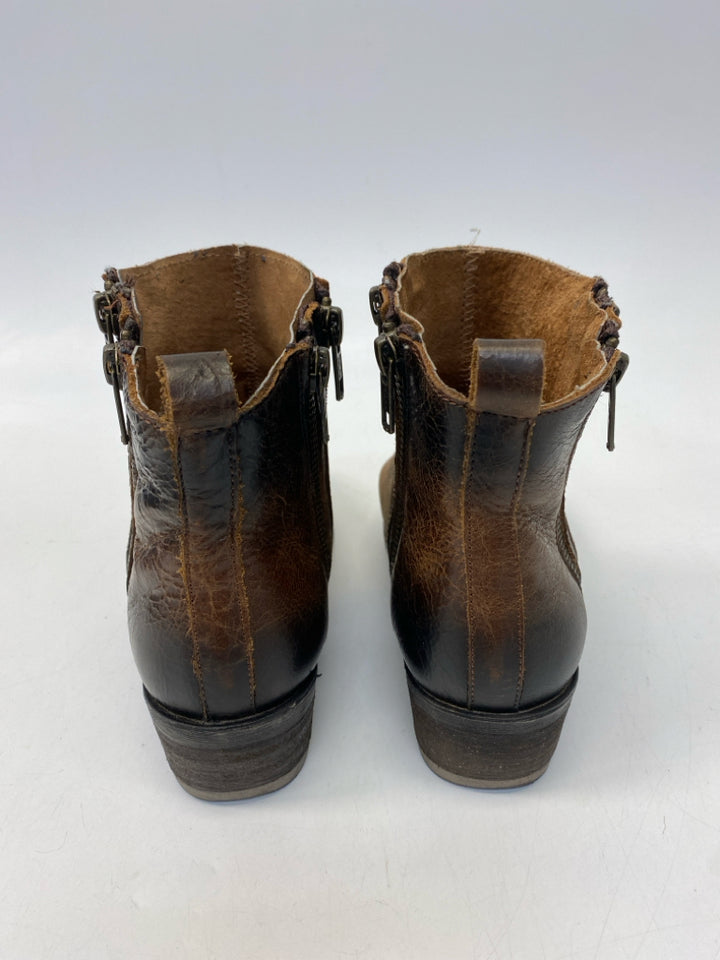 Size 7 Brown Distressed Boots