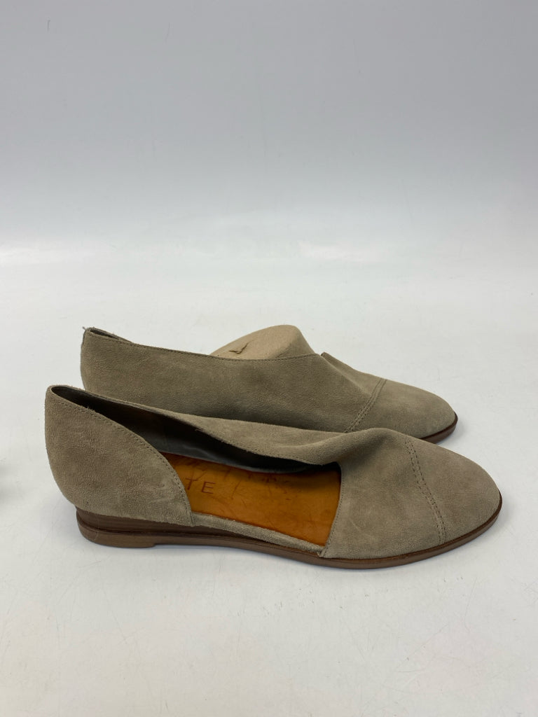 1.STATE US Shoe Size 9 Cream Flats