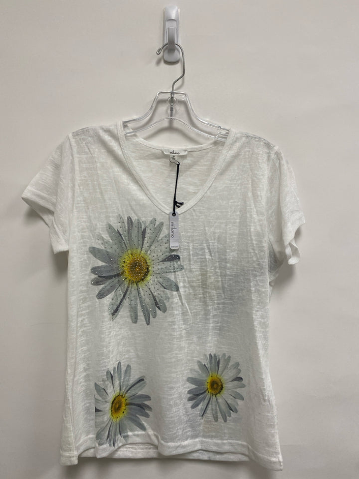 NWT Milano Size M White Gray/Yellow V Neck Ladies Top