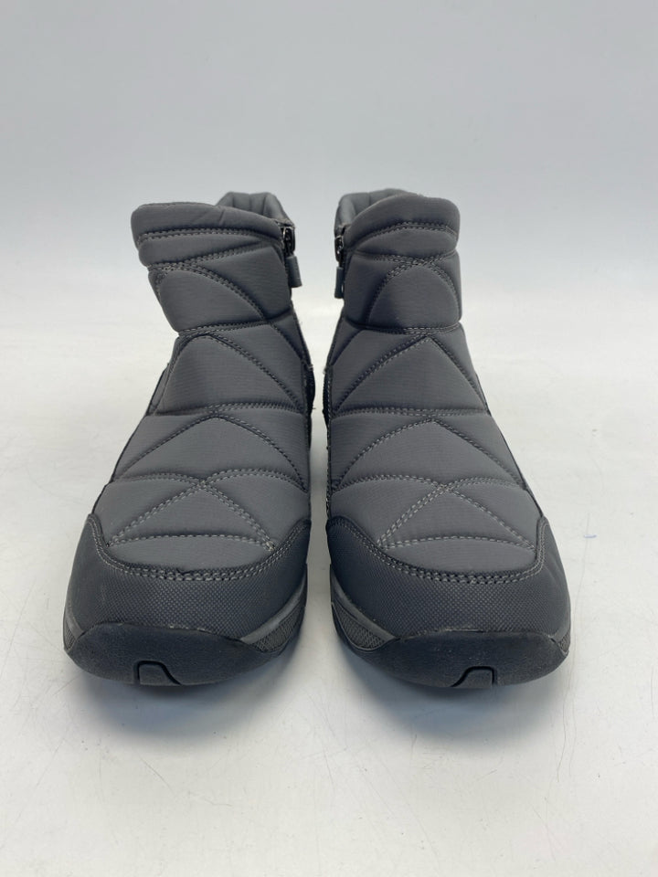 NWOT Easy Spirit US Shoe Size 9.5 Gray Side Zipper Quilted Boots