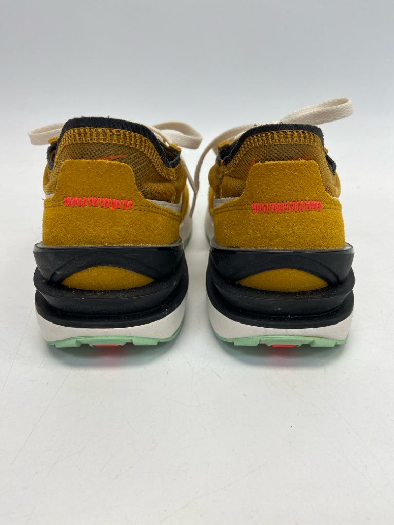 Nike  Size 9.5 Sneakers