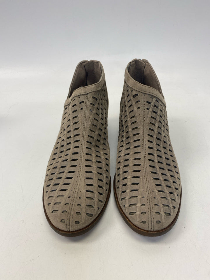 VINCE CAMUTO US Size 8.5 Taupe Perforated Leather Heels