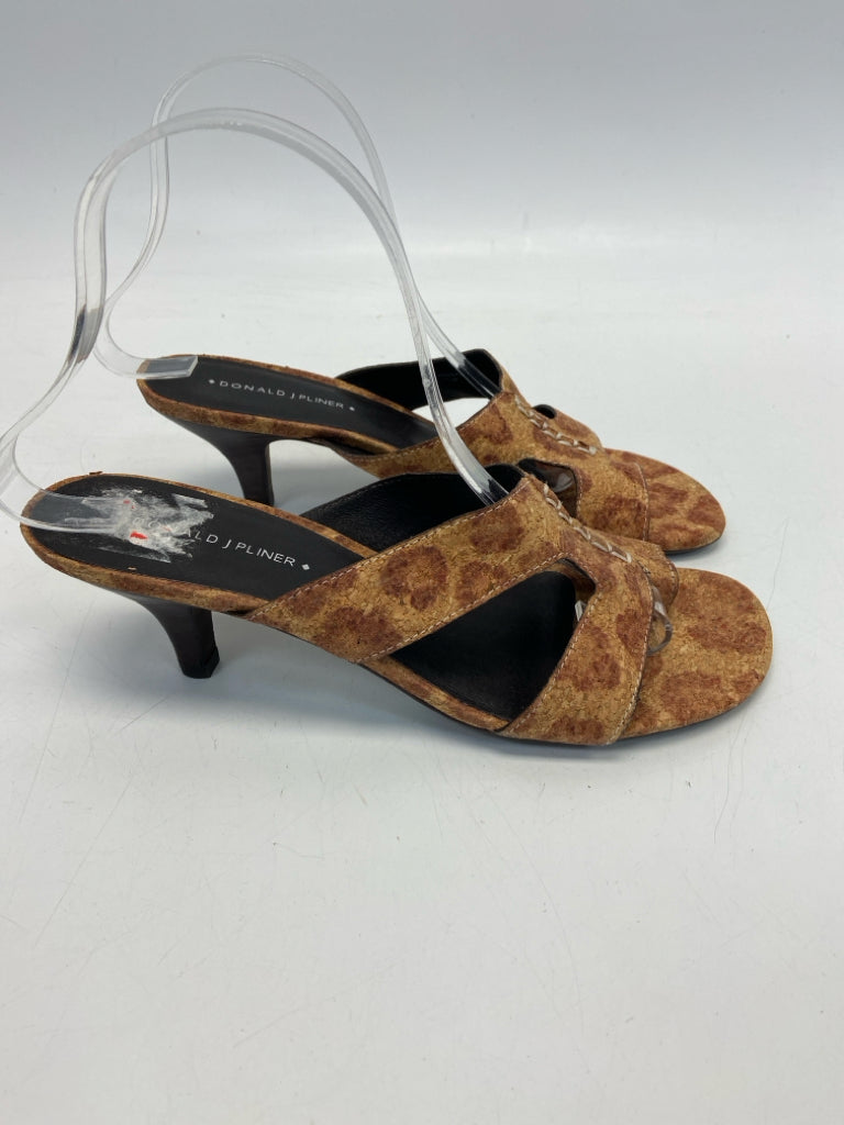 Donald Pliner  Size 7.5 Tan Sandals