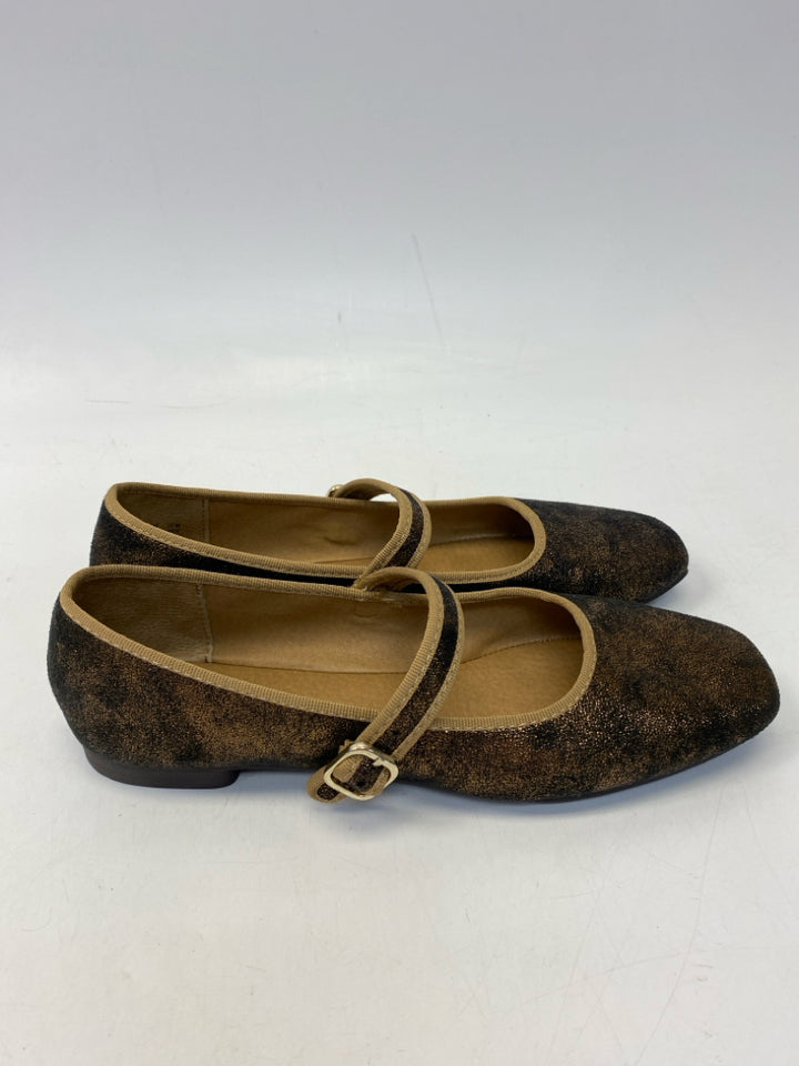 Crown &amp; Ivy US Shoe Size 10 Gold Black Flats