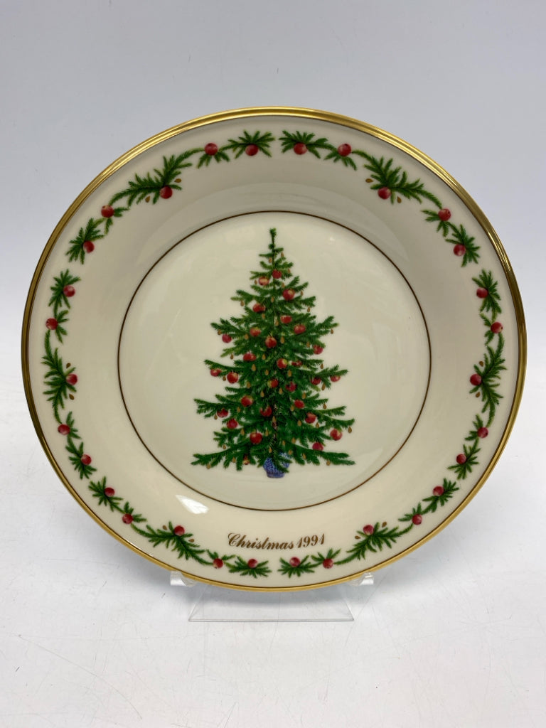 Lenox Cream Green/Multi Christmas Decorative Plate