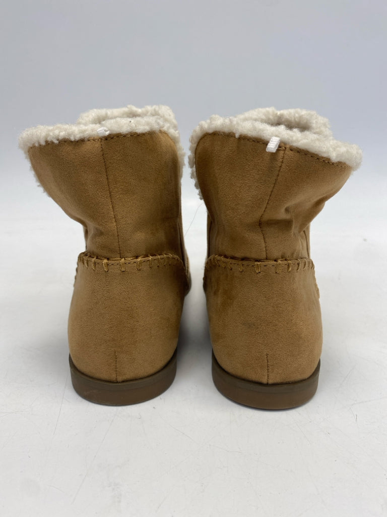Old Navy US Shoe Size 7 Brown Cream Lined Boots