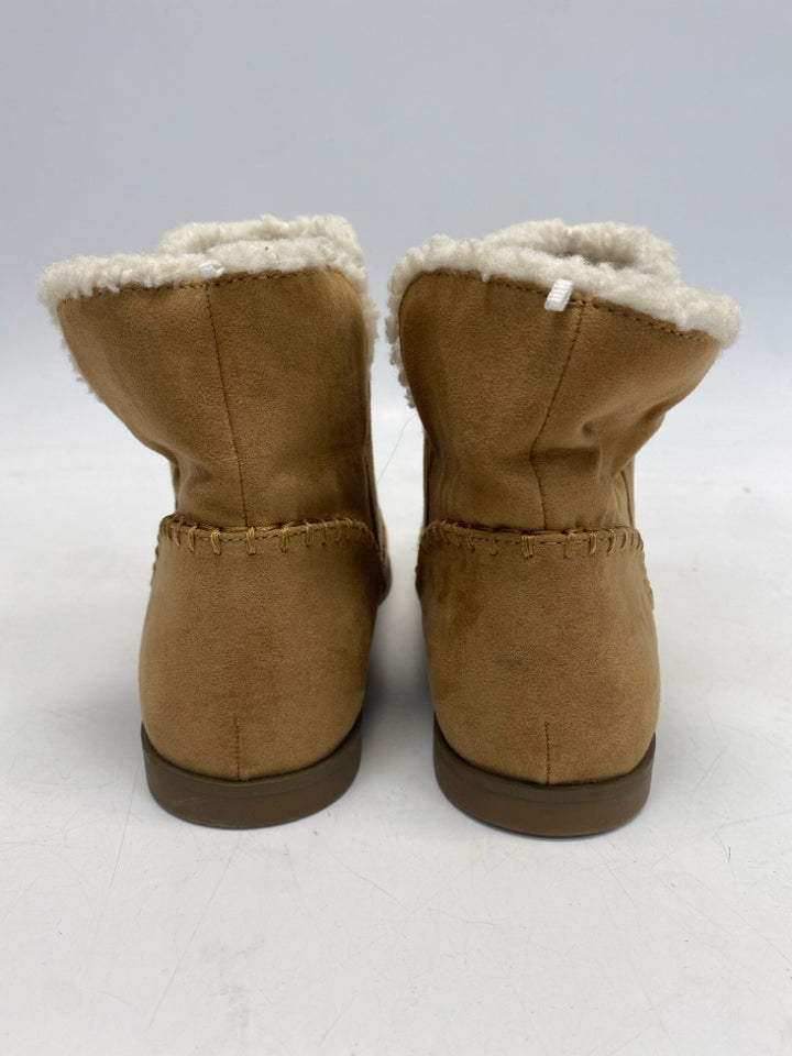 Old Navy US Shoe Size 7 Brown Cream Lined Boots