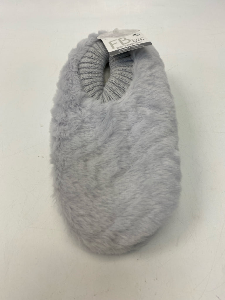 NWT  Size OSFM Gray Fuzzy Slippers