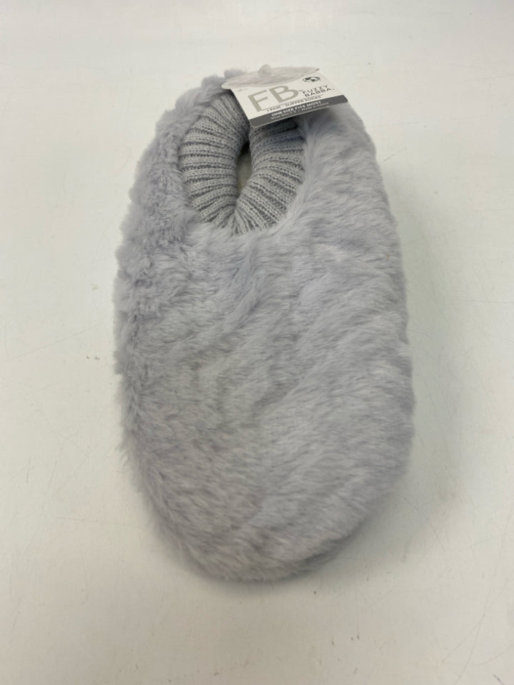 NWT  Size OSFM Gray Fuzzy Slippers