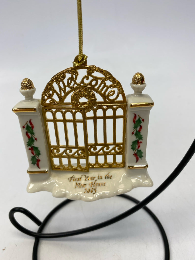 Lenox Ornament New Home Gates 2005