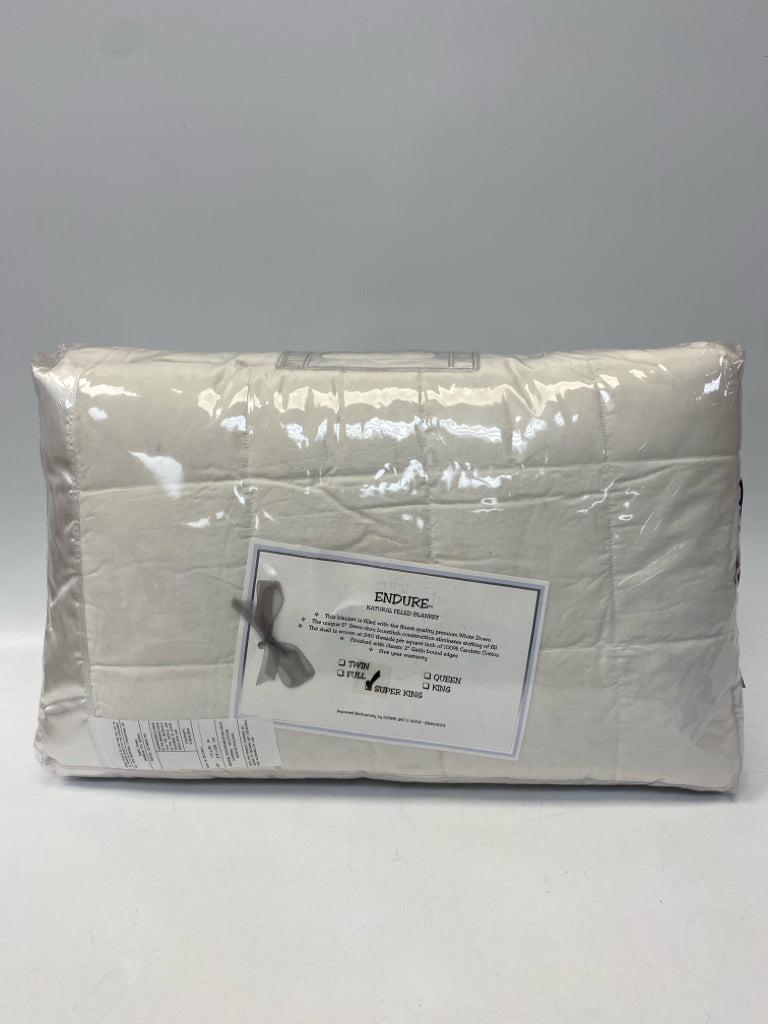 NEW/PKG White Blanket