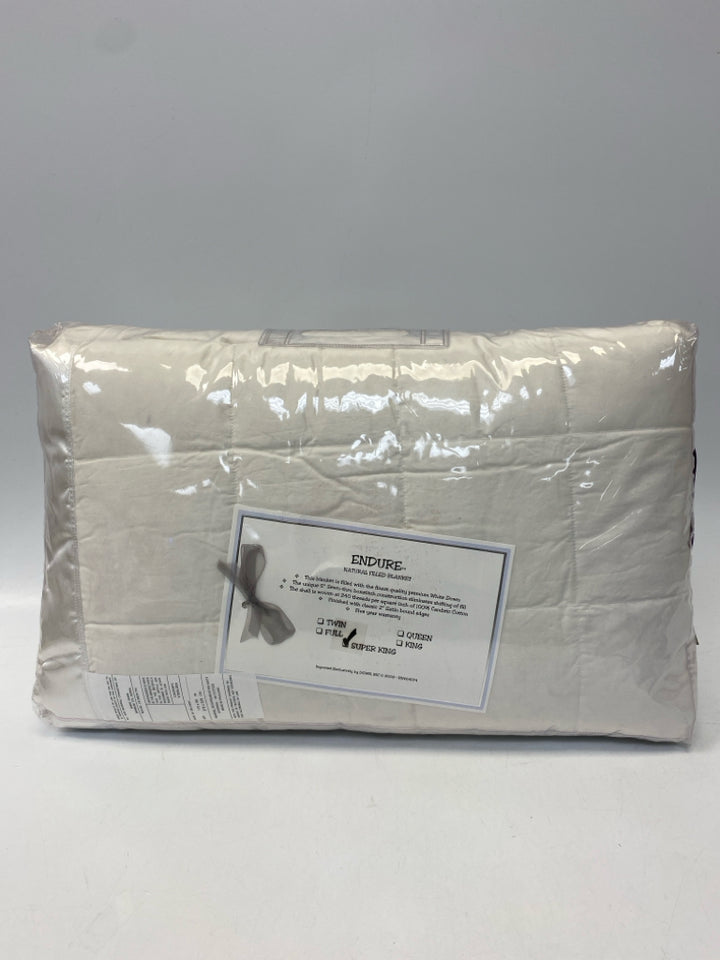NEW/PKG White Blanket