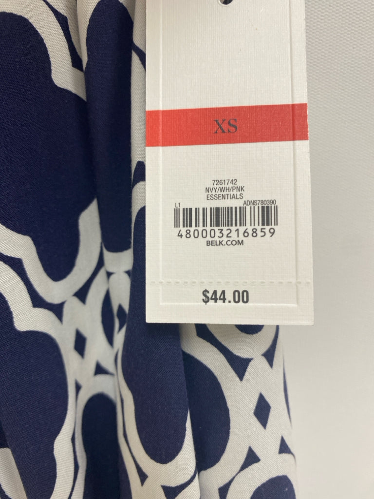 NWT Crown &amp; Ivy Size XS Navy White Sleeveless Ladies Top