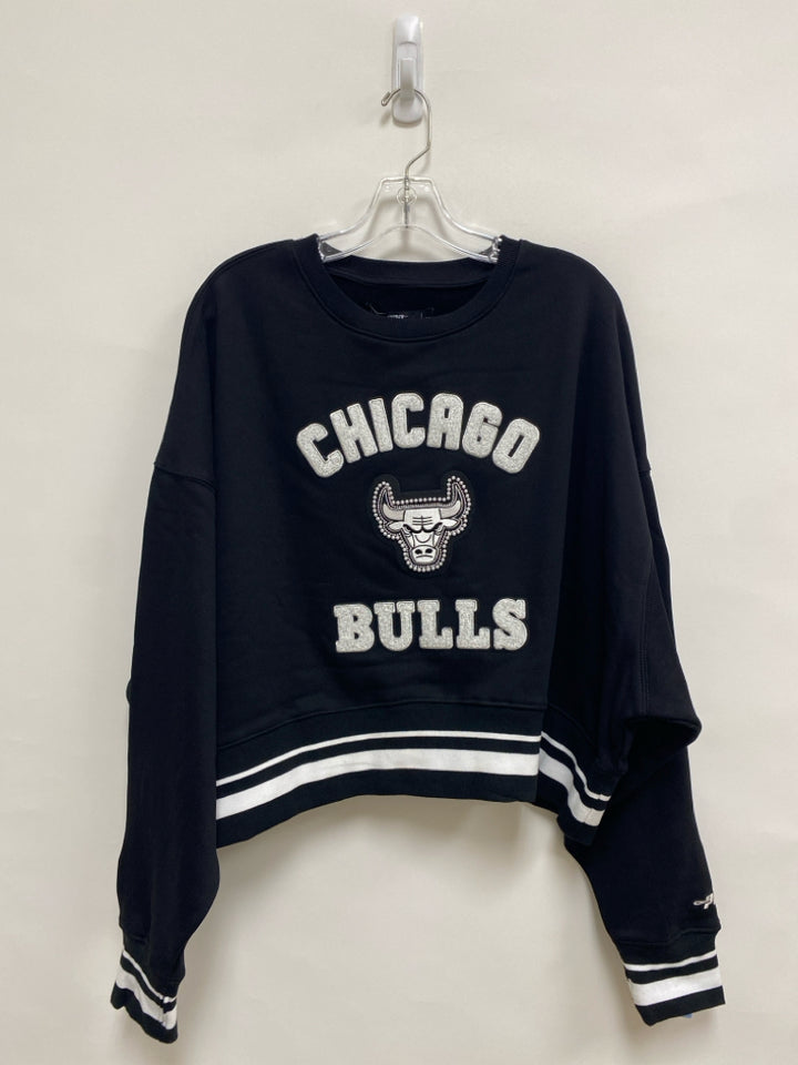NWT Size M Black White Pearls Ladies Sweatshirt