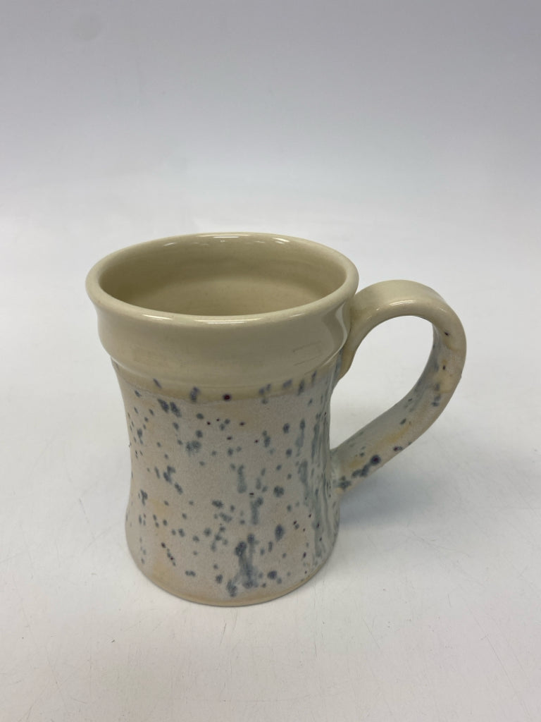 Cream/Blue Pottery