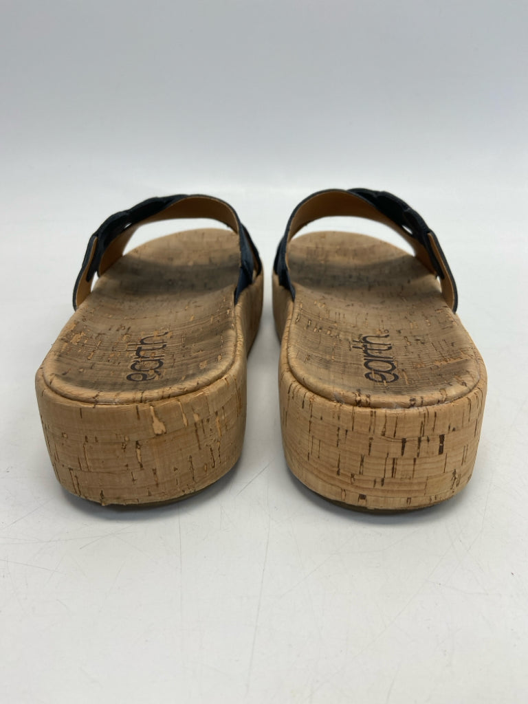 Earth  Size 8 Navy Crisscross Sandals