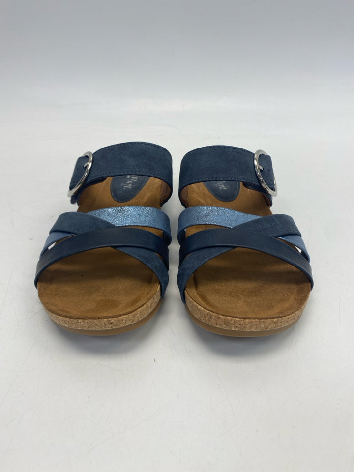 Sofft  Size 9 Navy Sandals