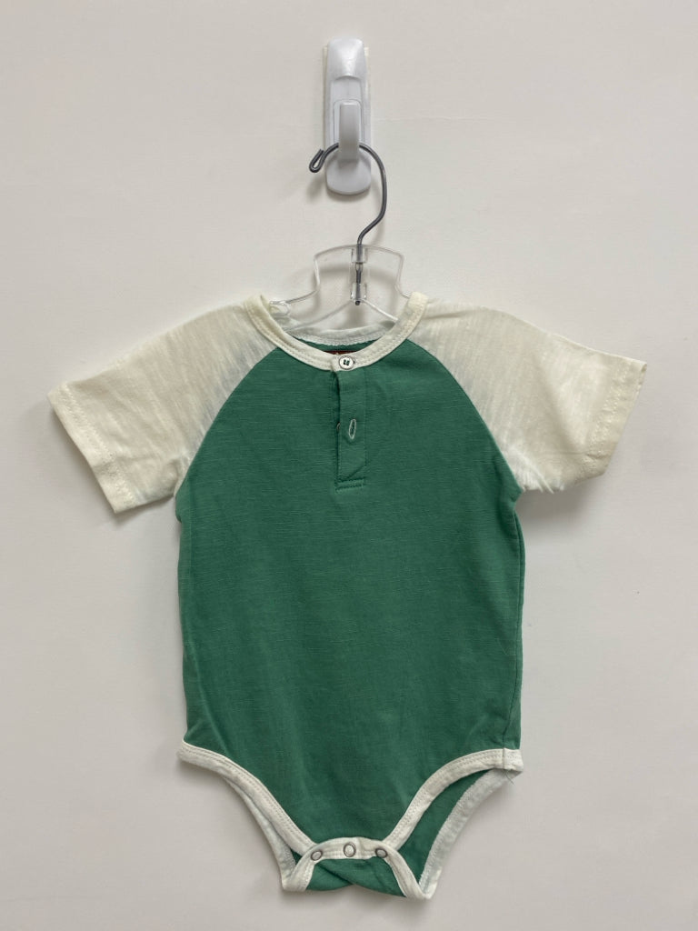 7/Mankind SIZE 18M White Green Boy&