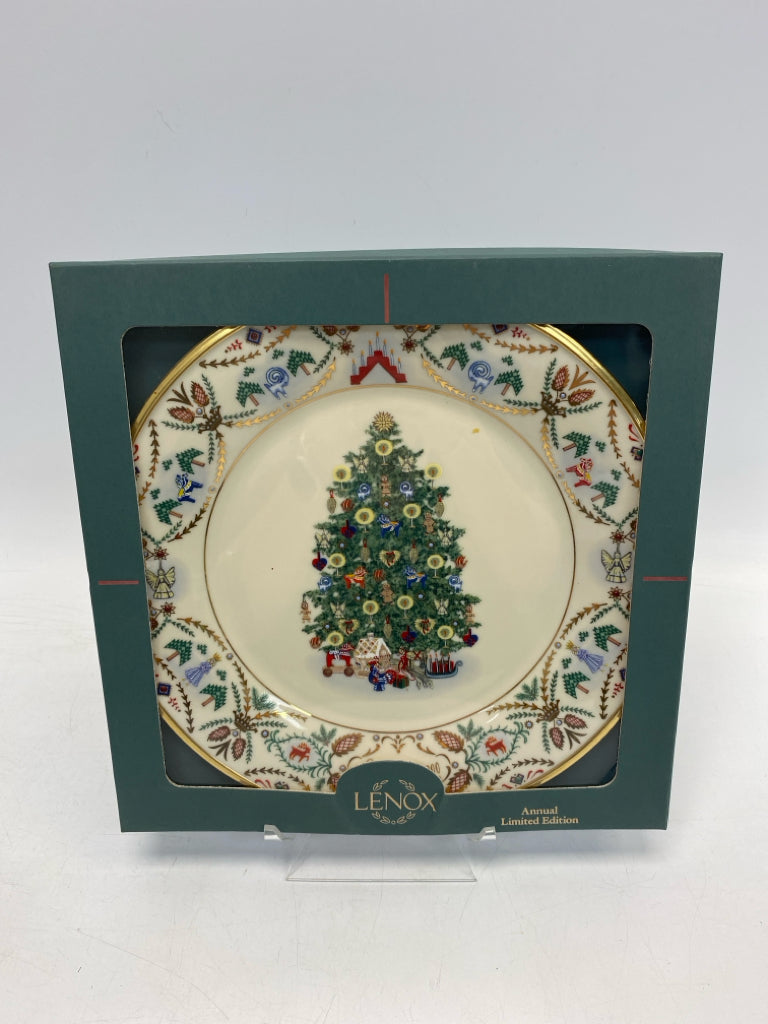 Lenox Cream Green/Multi Christmas Decorative Plate