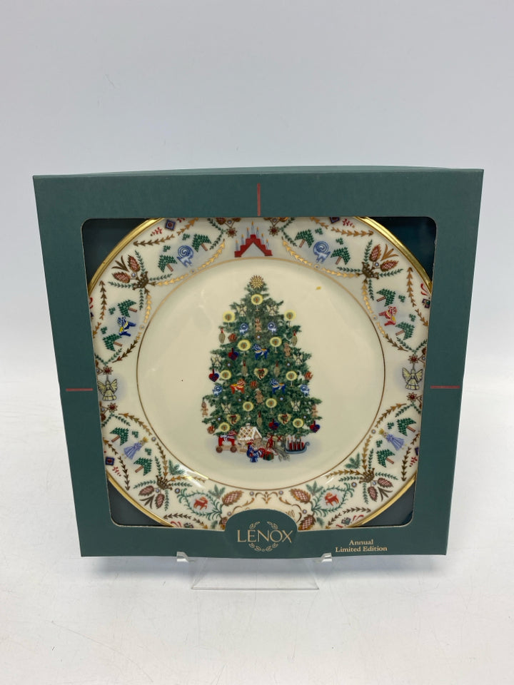 Lenox Cream Green/Multi Christmas Decorative Plate