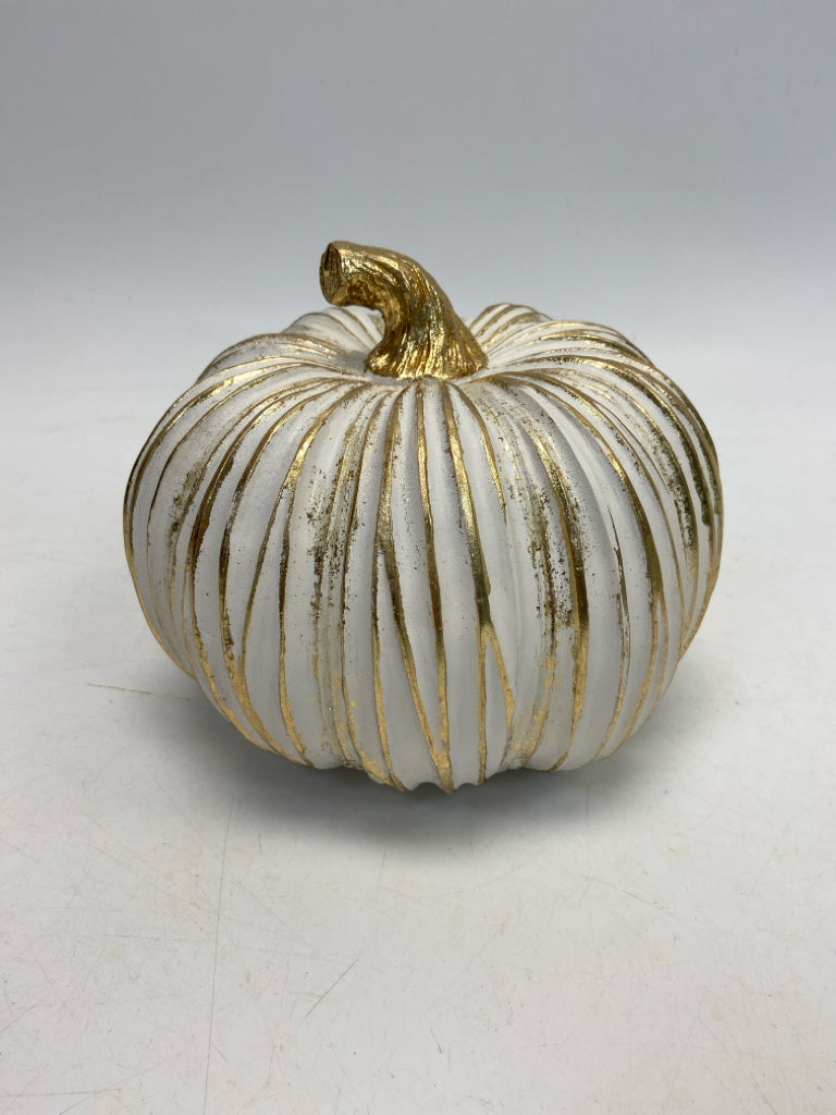 White Gold Ribbed Resin Fall