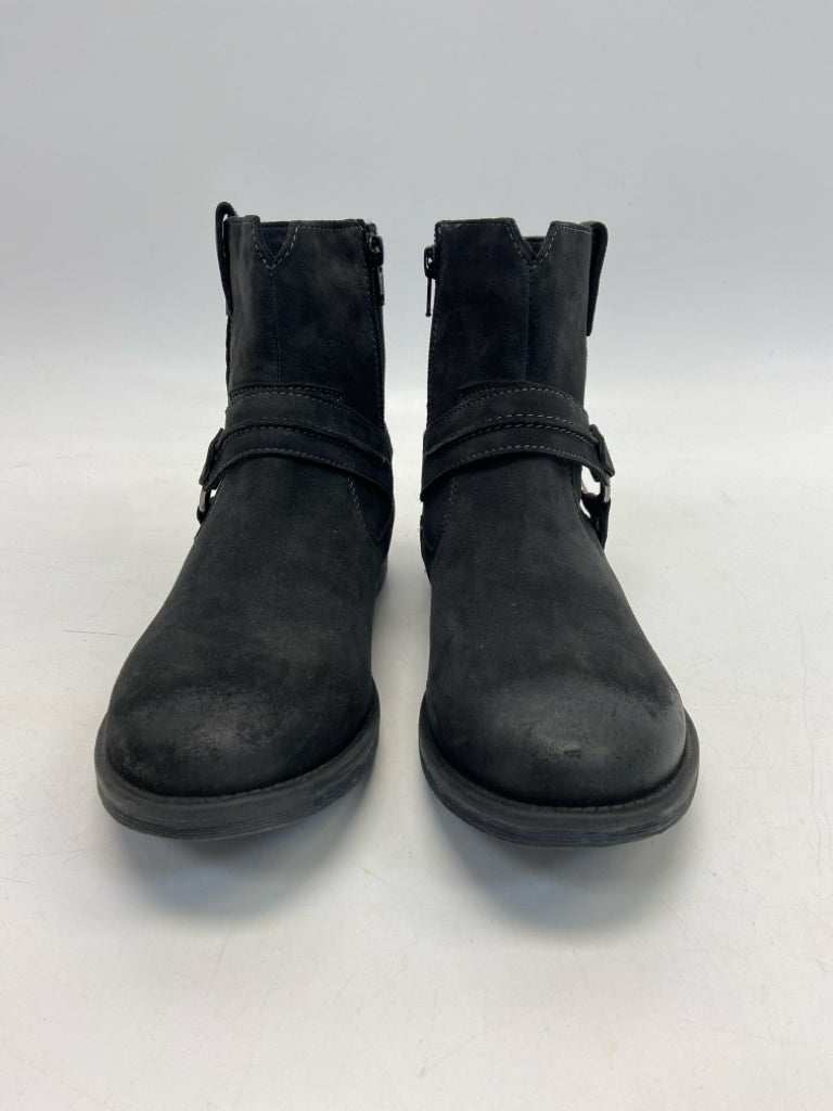 Earth  Size 8.5 Black Boots