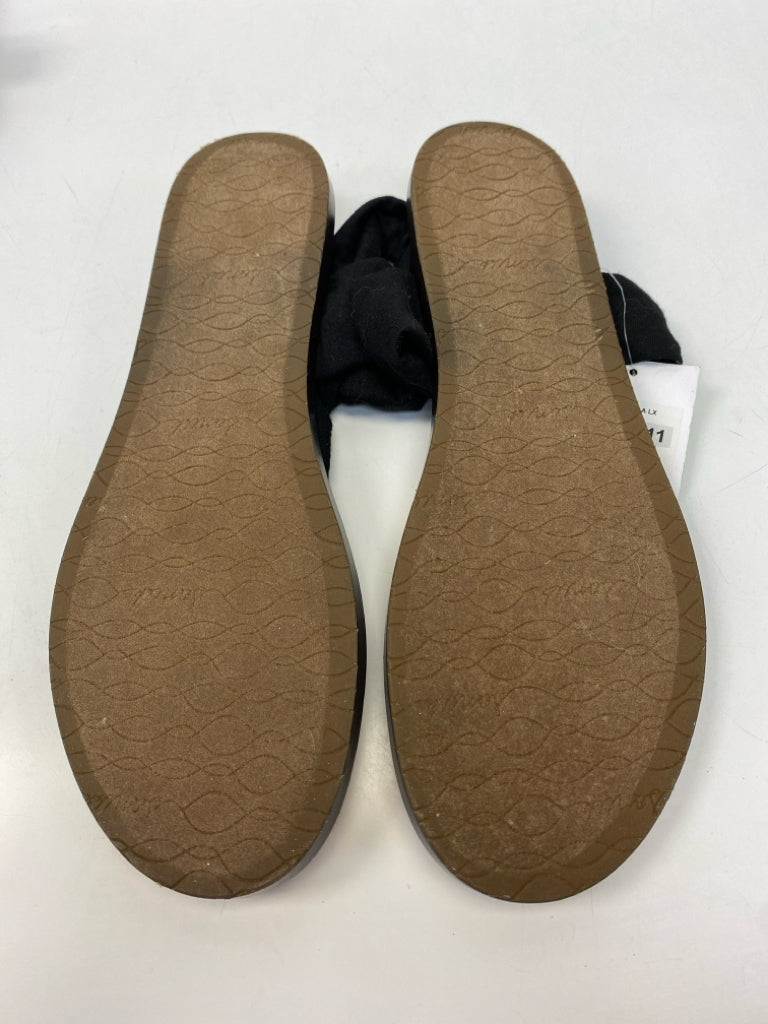 NWT Sanuk  Size 11 Black Sandals