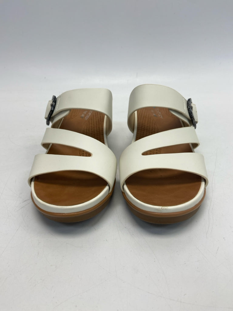 Bare Traps  Size 7 Cream Sandals
