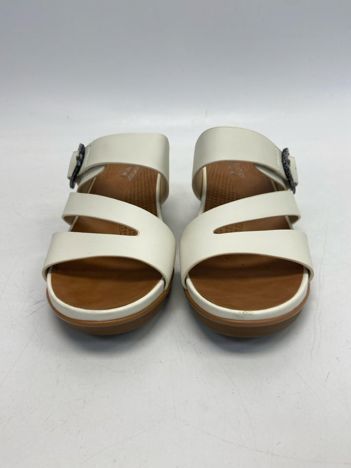 Bare Traps  Size 7 Cream Sandals