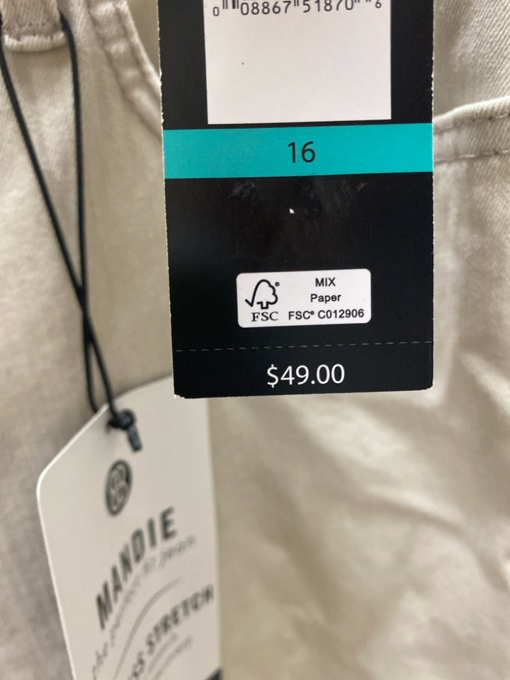 NWT Bandolino  SIZE  16 Beige Plus Size Jeans