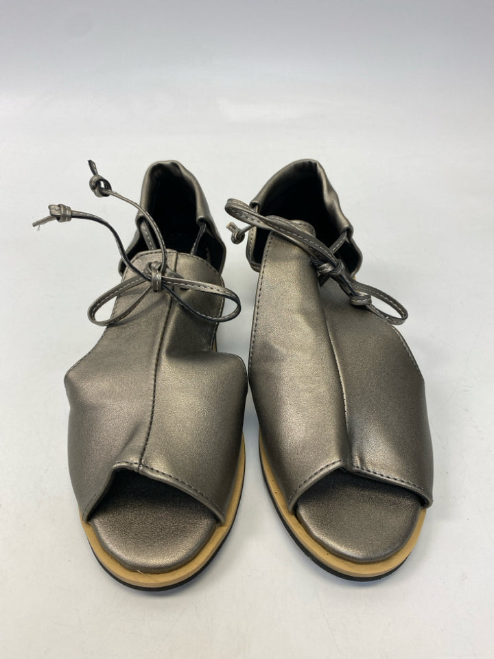 NWOT  Size 40 Pewter Sandals