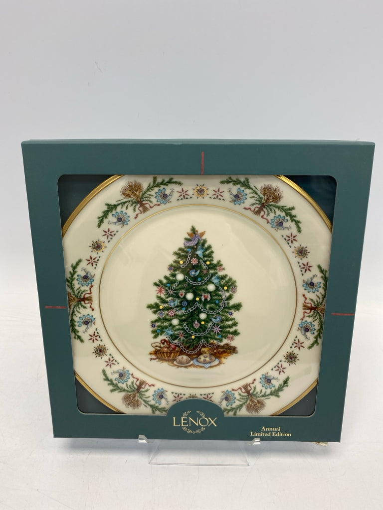 Lenox Cream Green/Multi Christmas Decorative Plate
