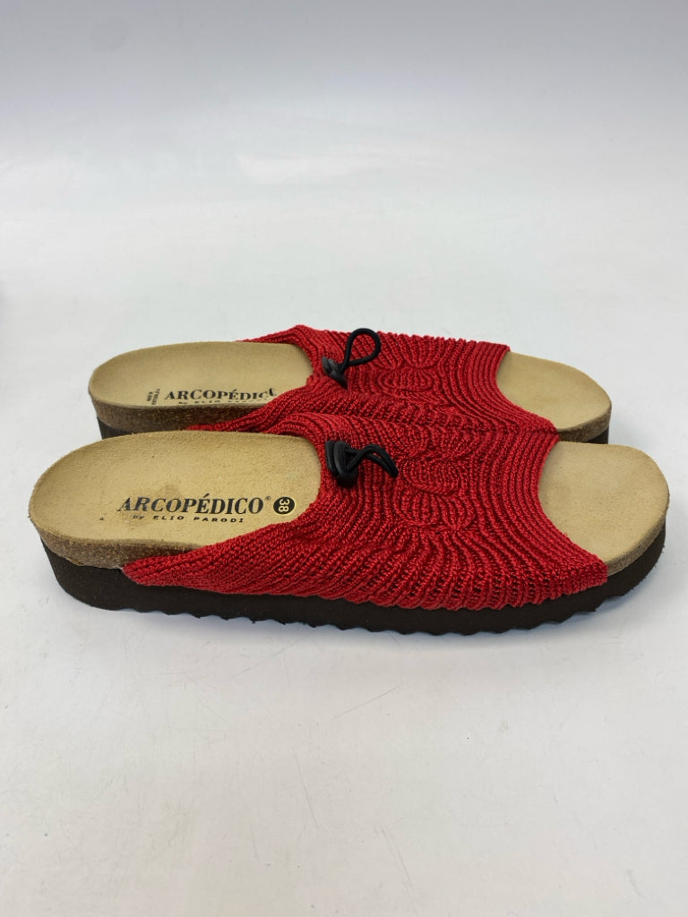 NWOT Arcopedico  Size 38 Red Sandals